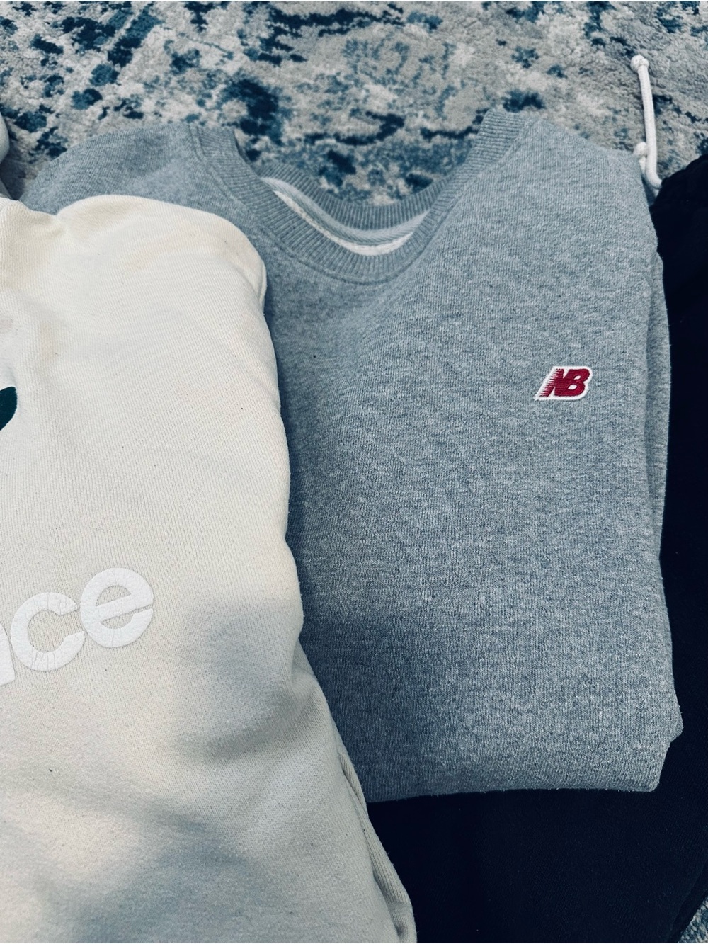 New Balance Cream, Gray & Black Hoodie, Sweatshirt & Joggers Set - Picture 3 of 4
